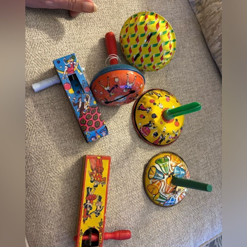 6 Vintage Colorful Noisemakers S